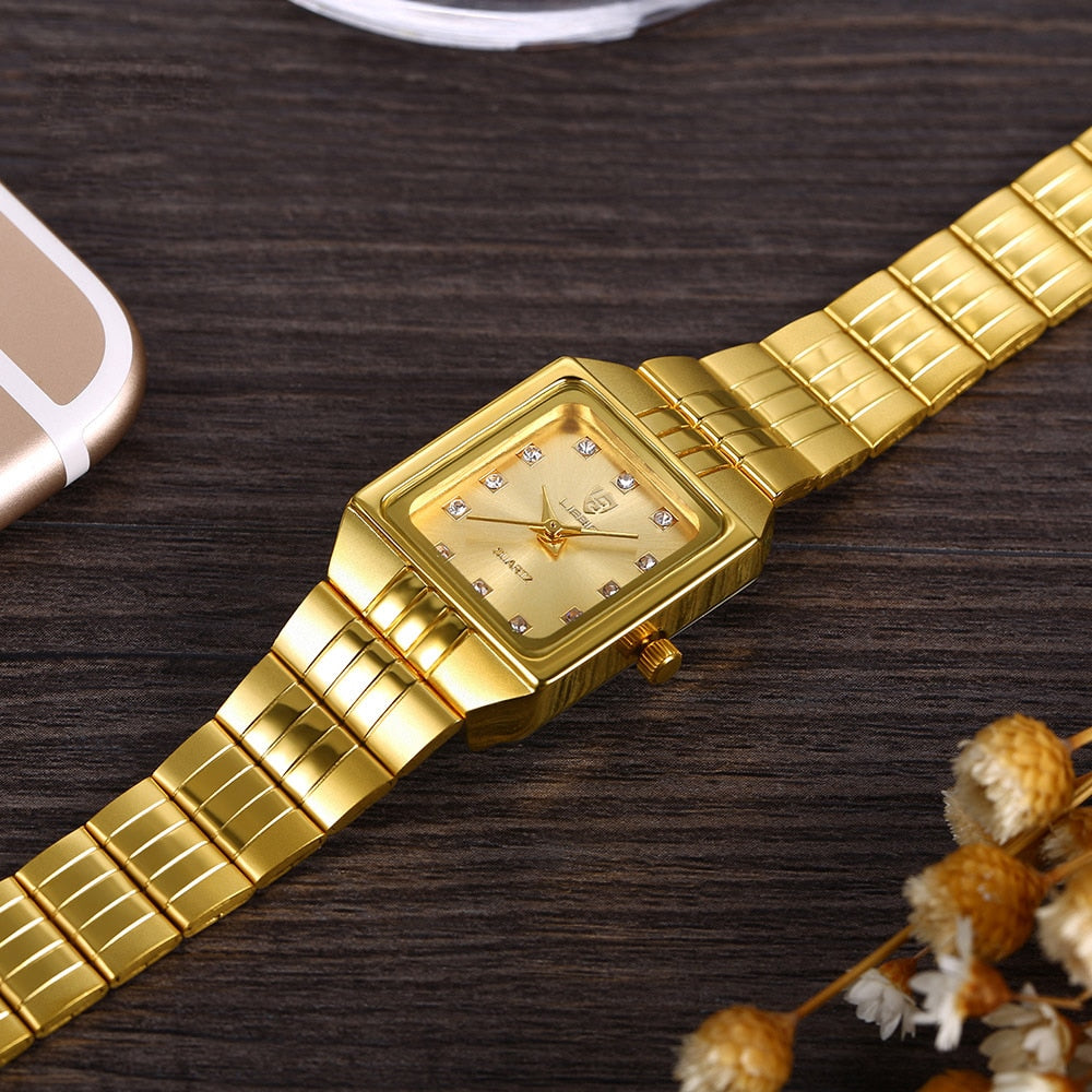 Luxuriöse goldene quadratische Armbanduhr