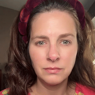 Sanvella GlowBrush™ Reduziert Schwellungen und betont die Gesichtskonturen